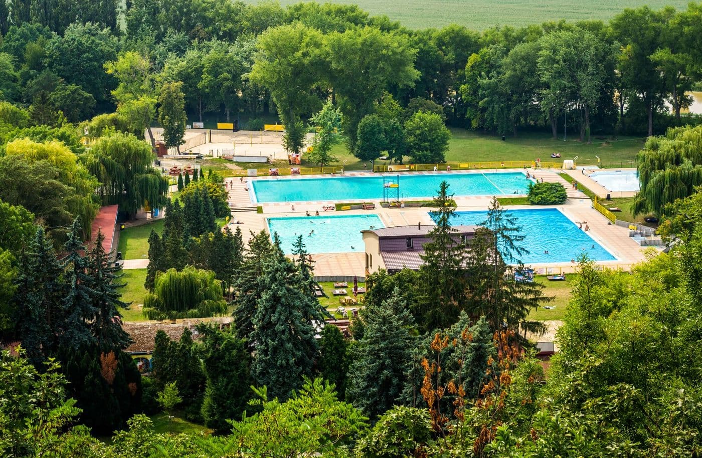 Ștrand termal public, ca cele din stațiune. Vila nu are piscină proprie.